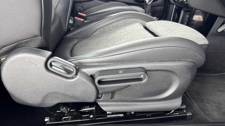 MINI Hatchback 135kW Cooper S Level 2 33kWh 3dr Auto Electric Hatchback